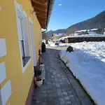 Mit Terrasse Und Viel Ruhe